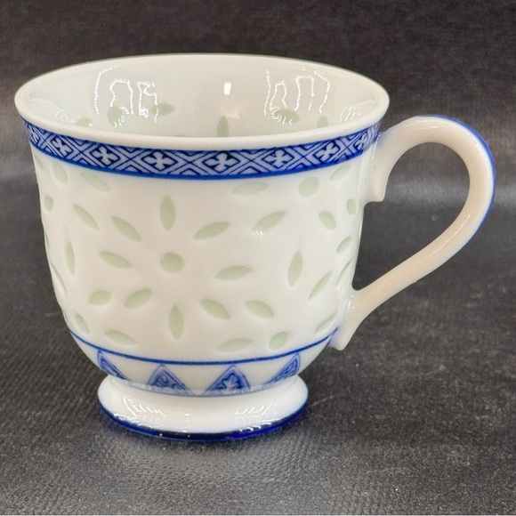 Set of 6 Vintage Chinese Tea Cups Rice Grain Rice Eye Pattern Blue & White - Picture 2 of 7